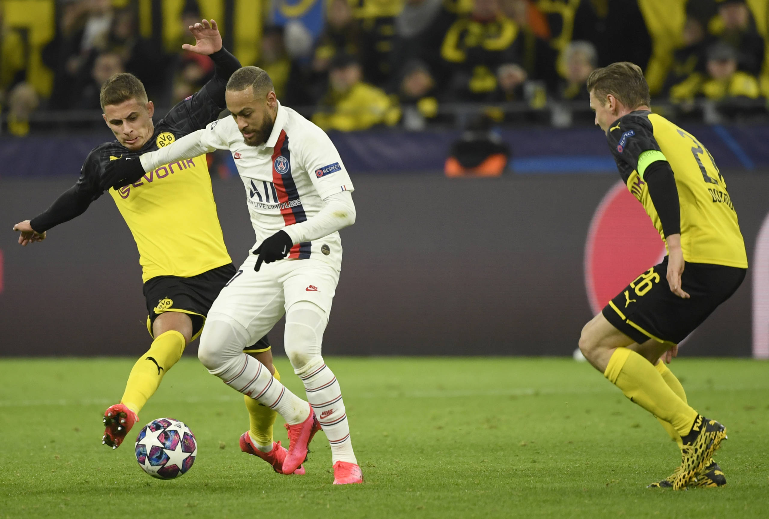 Veja fotos de PSG x Borussia Dortmund pela Liga dos Campeões  Jornal